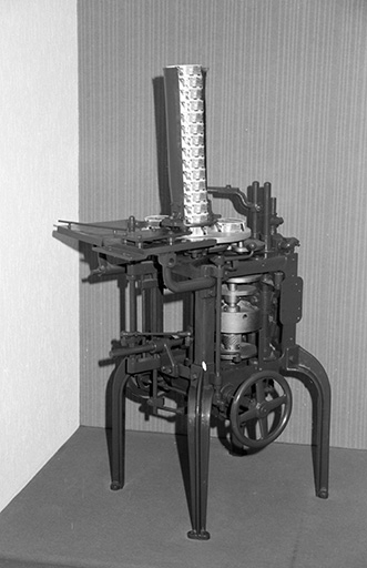 Machine à étiqueter (années trente).