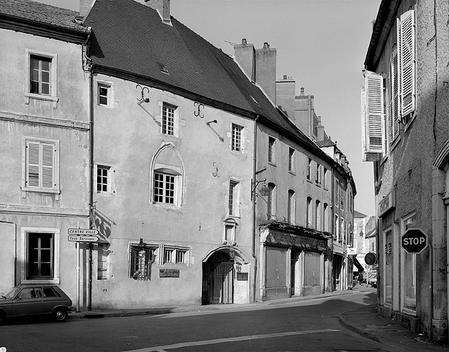 Façade antérieure : partie droite.