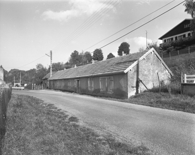 Logement ouvrier de la forge de Petit Baignes en 1989.