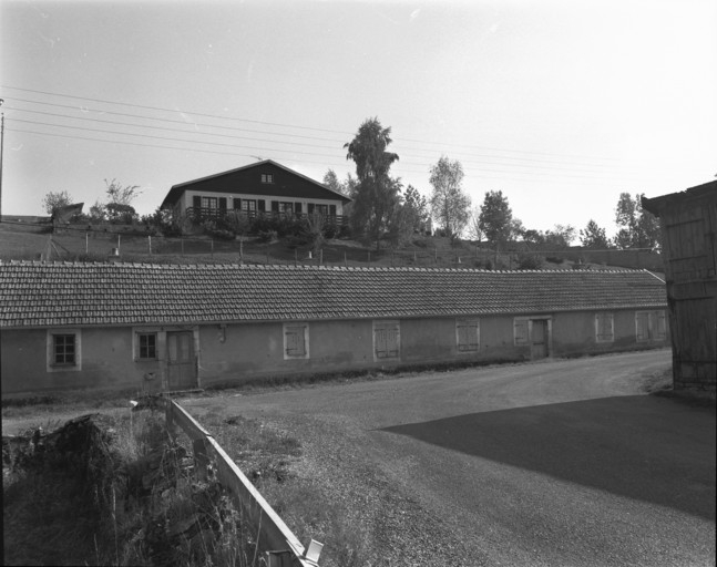 Façade ouest du logement ouvrier de la forge de Petit Baignes en 1989.