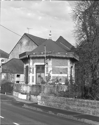 Le kiosque vu de trois quarts en 1989.