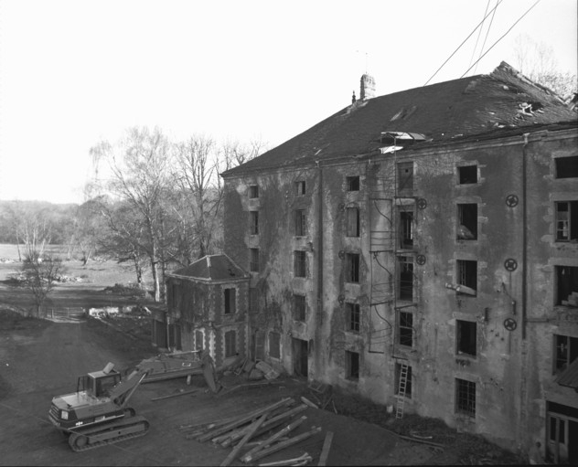 Façade antérieure du moulin public en 1989.