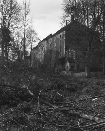Façade postérieure du moulin public en 1989.