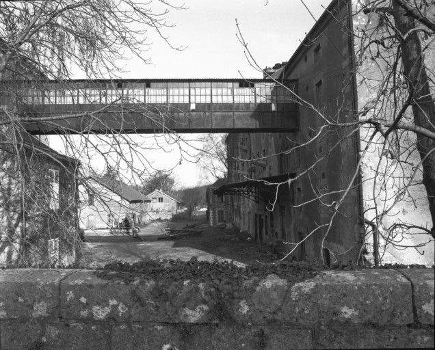 La passerelle depuis la rue en 1989.