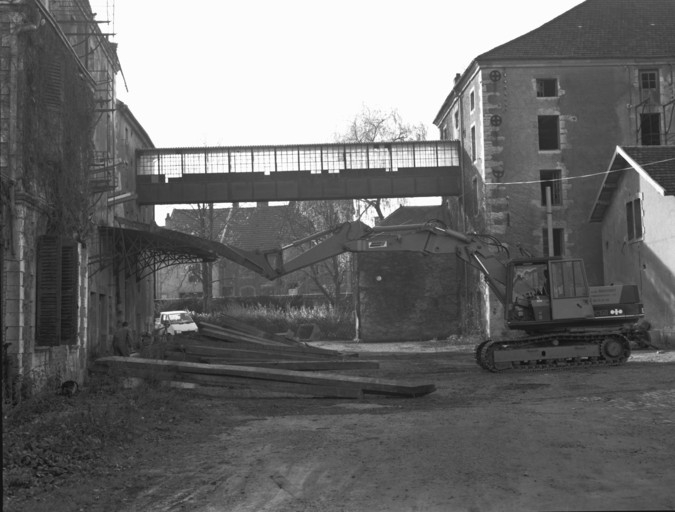 La passerelle depuis la cour en 1989.
