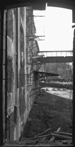 Elévation du moulin public depuis le logement en 1989.