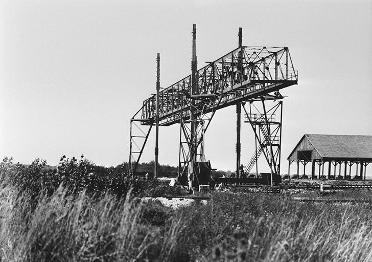 Montage du portique roulant du parc aux pièces.