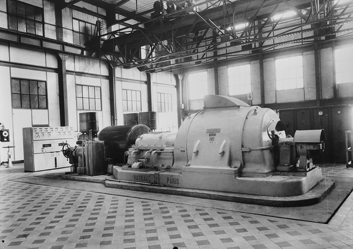 Bâtiment des générateurs : turboalternateur Rateau - Brown Boveri, vers 1940.