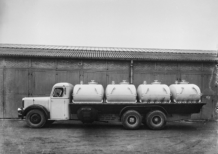Camion-citerne diesel Bernard.