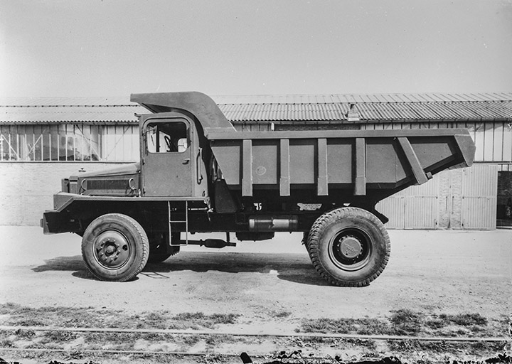 Camion à benne basculante Willeme, utilisé en remplacement des wagons à la carrière.