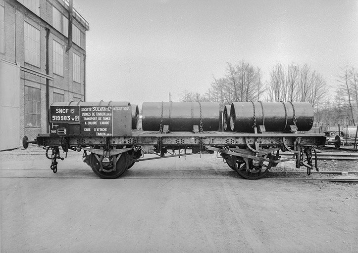 Wagon-citerne servant au transport de chlore liquide.