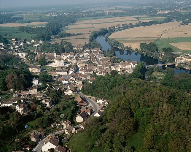 Le village vu du nord-est, photographie aérienne.