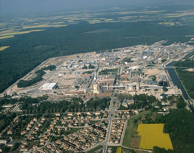L'usine vue de l'est, photographie aérienne.