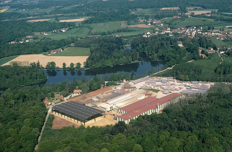 Briqueterie et tuilerie Emile Jacob, Commenailles : vue aérienne depuis l’est.