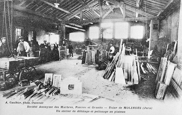 Société Anonyme des Marbres, Pierres et Granits - Usine de Molinges (Jura). Un atelier de débitage et polissage au plateau.