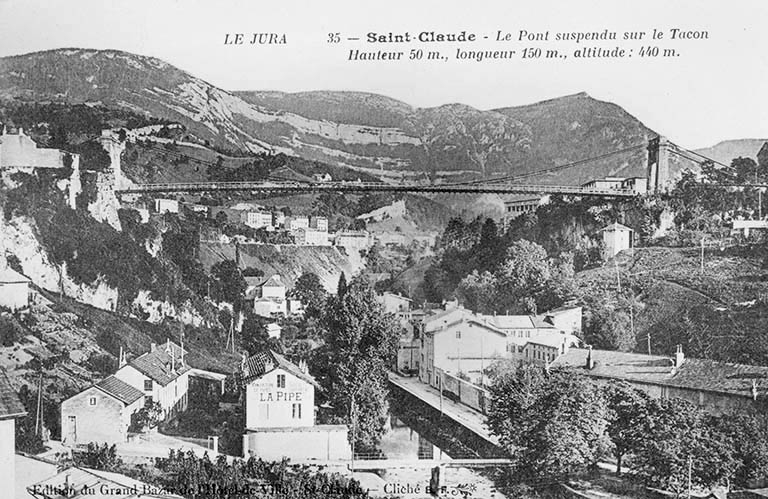 Saint-Claude - Le Pont suspendu sur le Tacon. Hauteur 50 m., longueur 150 m., altitude : 440 m.