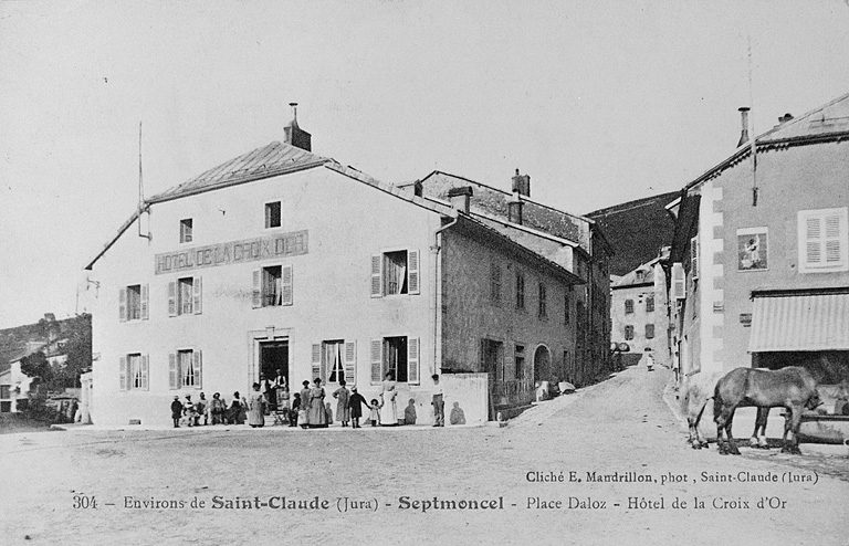 Environs de Saint-Claude - Septmoncel - Place Daloz - Hôtel de la Croix d'Or.