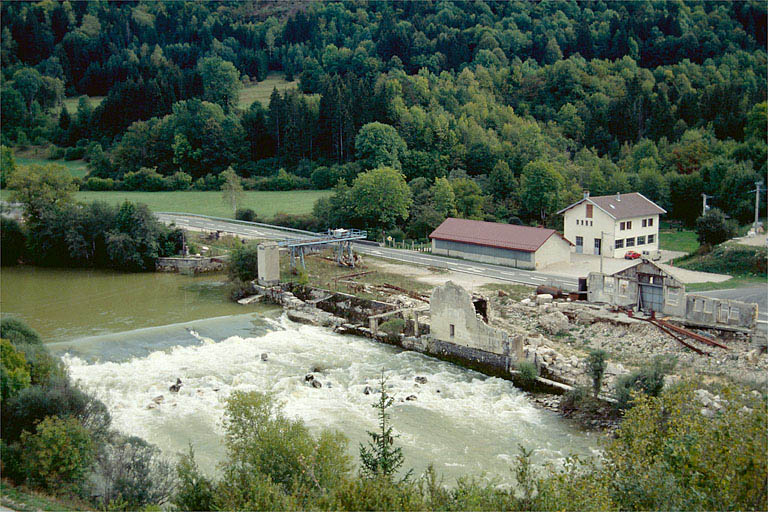 Usine de taille de matériaux de construction de Molinges : vue d'ensemble plongeante depuis le nord.