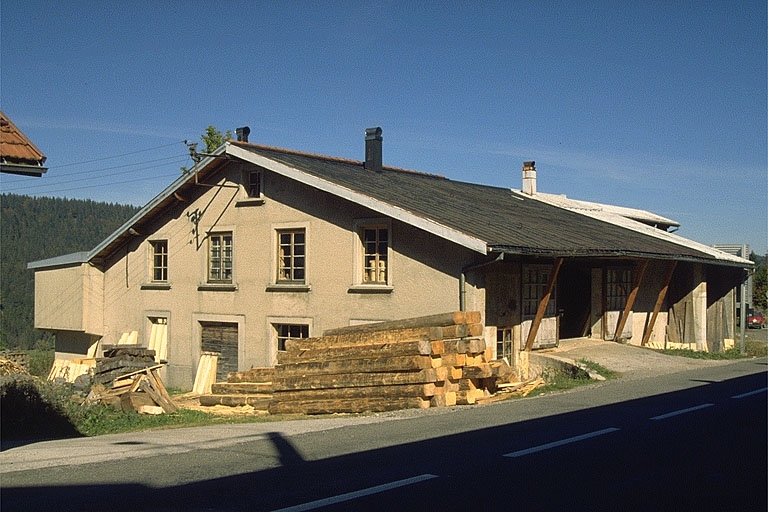 Scierie vue de trois quarts gauche.