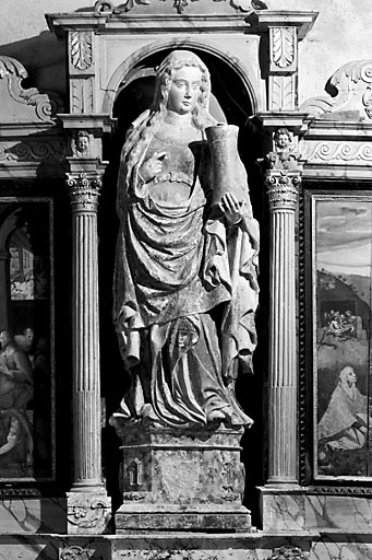 Statue : sainte Madeleine myrophore.