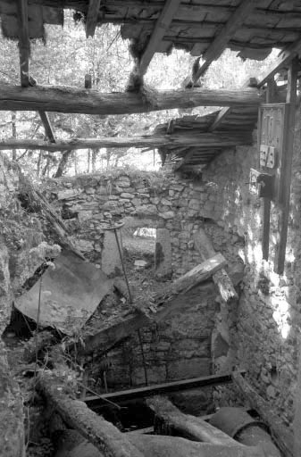 Site de la cascade : intérieur du bâtiment d'eau.