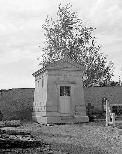 Chapelle funéraire de la famille Rossen : de trois quarts gauche.