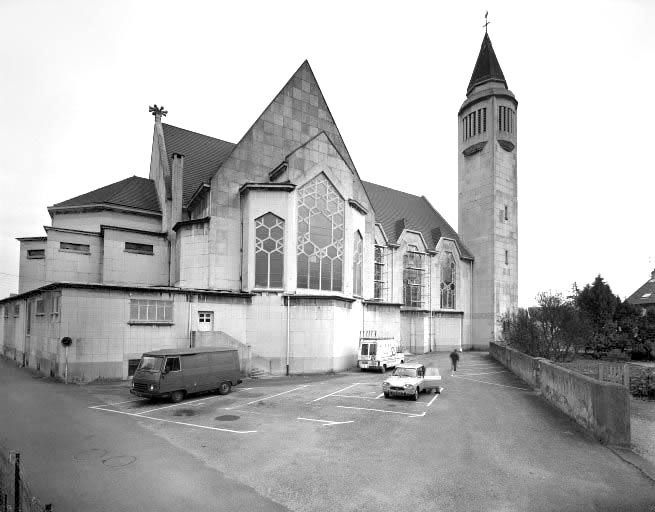 Chevet et façade latérale gauche.