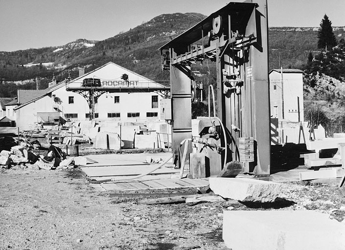 Scie et aire des matière premières.
