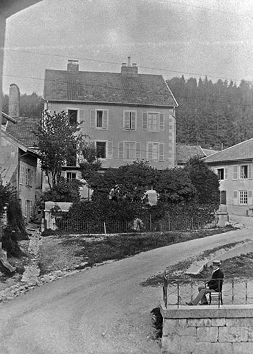Maison Léon Paget.