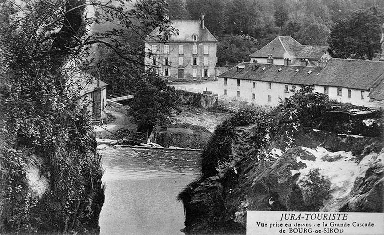 Jura Touriste. Vue prise en dessus de la Grande Cascade de Bourg-de-Sirod.