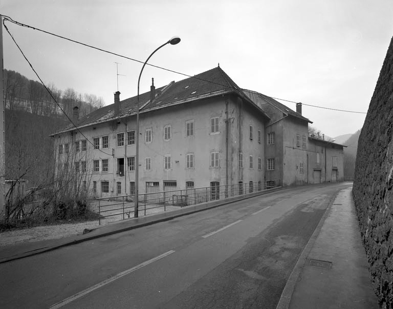 Façade antérieure de l'atelier de fabrication et du logement.