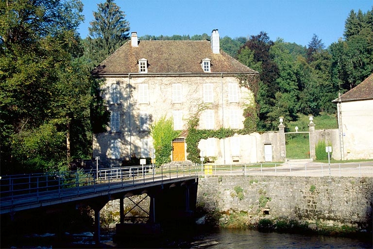 Façade antérieure du logement patronal.