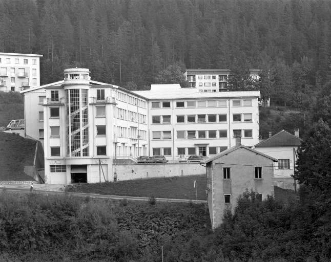 Façade antérieure des ailes nord et est.