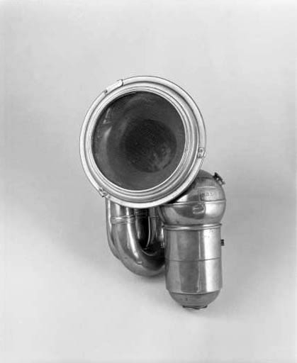 Avertisseur sonore pneumatique pour automobile.