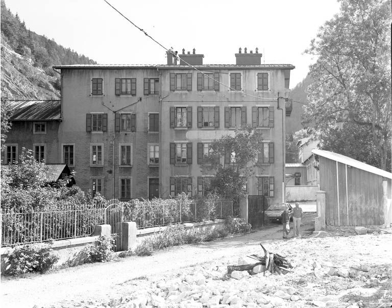 Logement patronal et anciens bureaux (1892) : façade latérale gauche.
