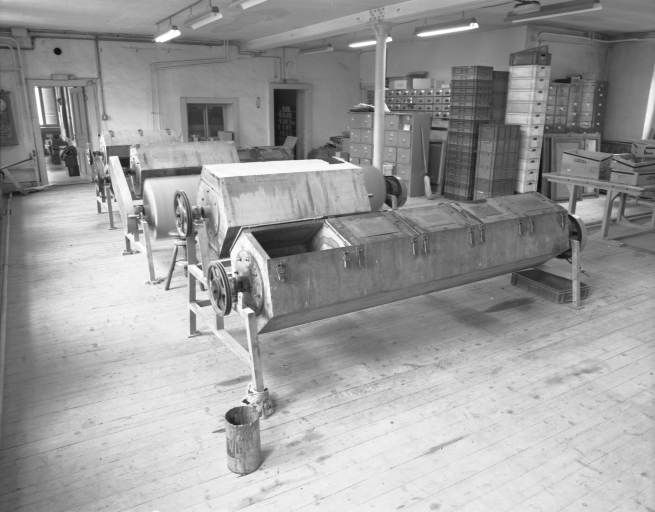 Ateliers de fabrication (1928-1929) : vue d'ensemble de l'étage, depuis l'entrée.
