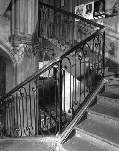 Logement patronal : cage d'escalier depuis le premier repos.