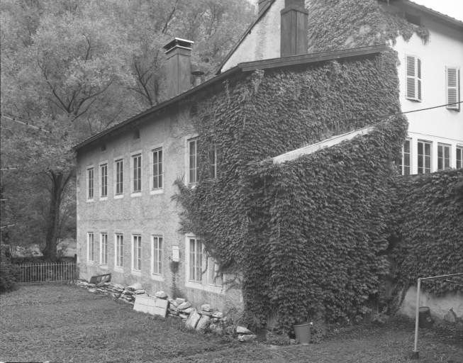 Bâtiment en location au 68 rue de la République.