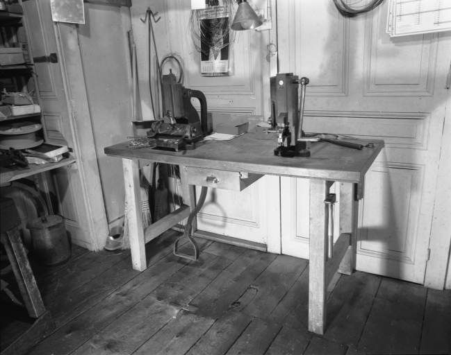 Machine à plier les " nez ".