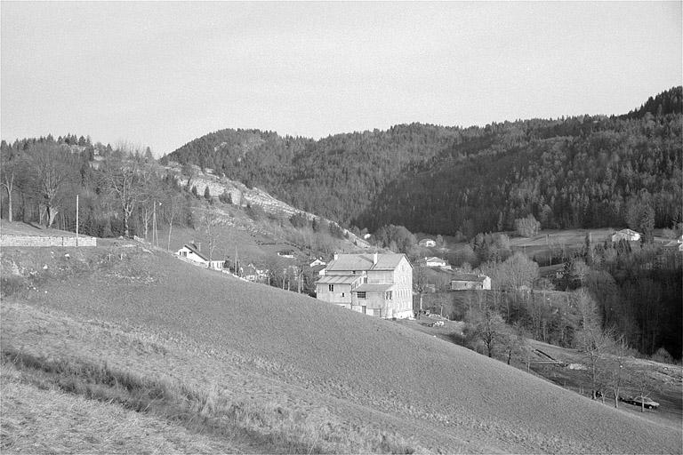 Usine de taille de pierre pour la joaillerie et l'industrie dite usine des Ateliers coopératifs des Lapidaires Jura et Ain