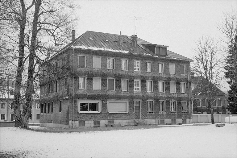 Façade postérieure de l'atelier de fabrication, en hiver.