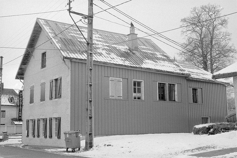 Façades nord et ouest du pavillon occidental.