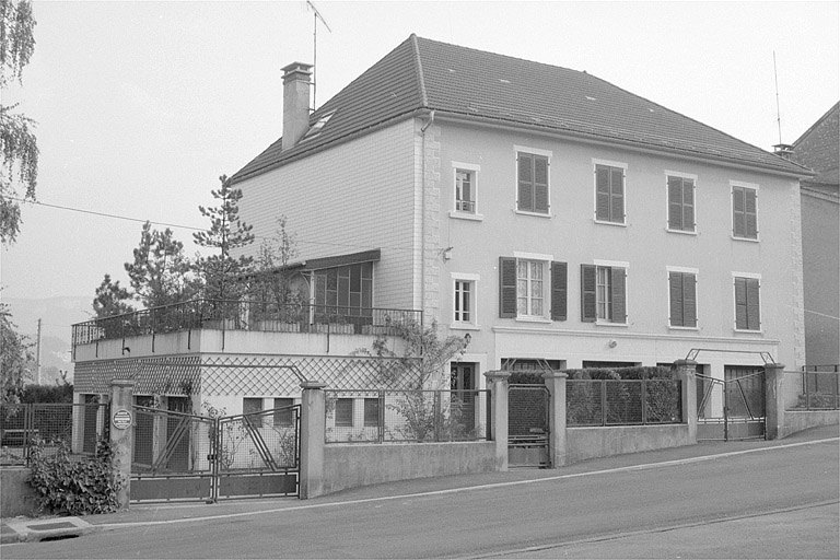 Logement patronal.