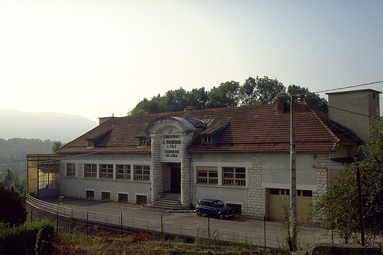 Ravilloles : usine de tournerie, usine d'articles en matière plastique Bourbon Industrie. 