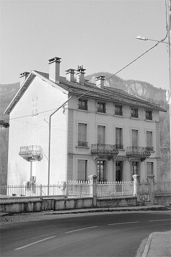 Logement patronal.