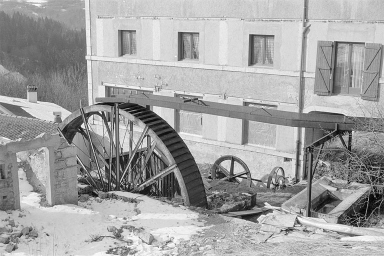 Roue hydraulique.