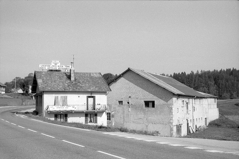 Logement patronal et ateliers de fabrication.
