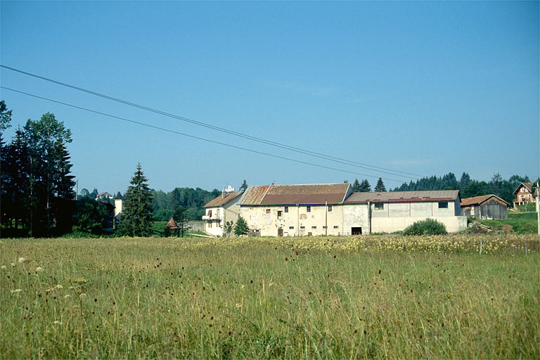 Ateliers de fabrication vus de l'est.