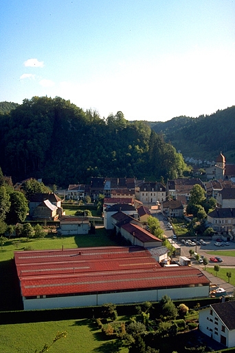 Vue d'ensemble plongeante depuis le nord.