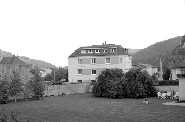 Façade latérale droite du bureau.